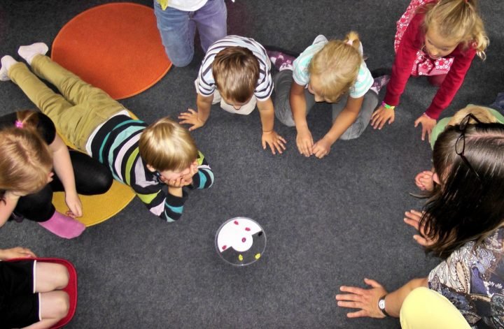 Spielende Kinder